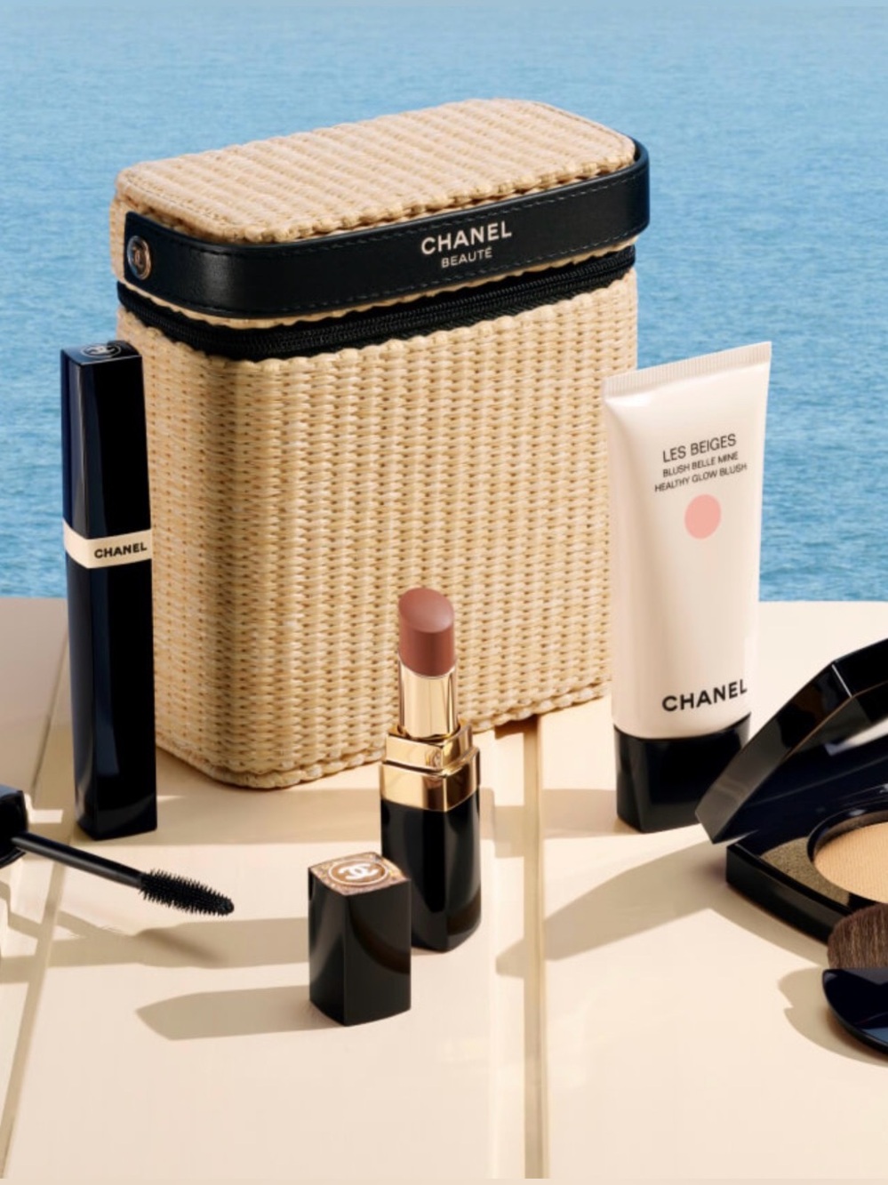 Beauty Chanel Les Beiges Panier des Essentiels
2026 Raffia Beauty Bag; NWOT - Picture 5 of 11